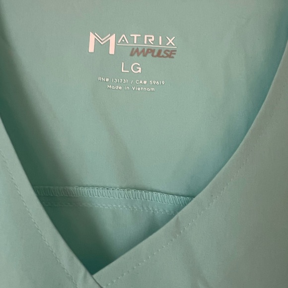 Matrix scrub top NWT - Picture 2 of 3